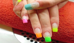 Cum ne ingrijim unghiile si beneficiile unghiilor false